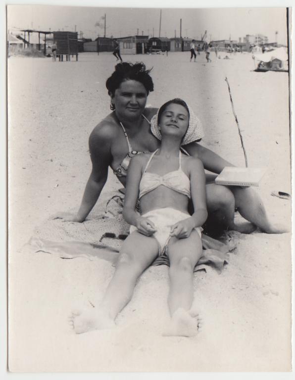 Порно старые африканки на пляже (76 фото) - порно и эротика varezhka-club.ru Порно старые африканки на пляже (76 фото) - порно и эротика varezhka-club.ru
