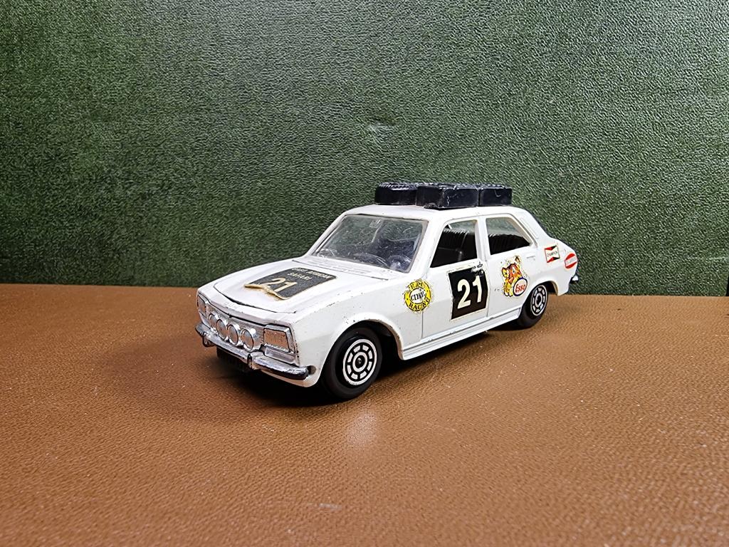 Miniature Norev 1/43 Peugeot 504 Rouge - Collection - Occasion En Boîte