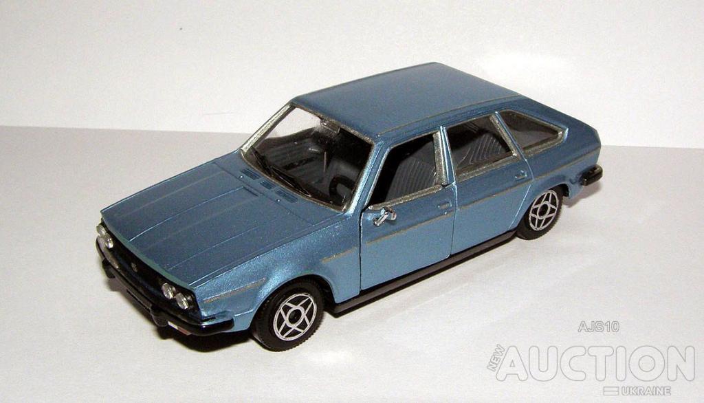 Renault 18TL Jet-Car de Norev Blue 1:43 Vintage Diecast Car - Made in France