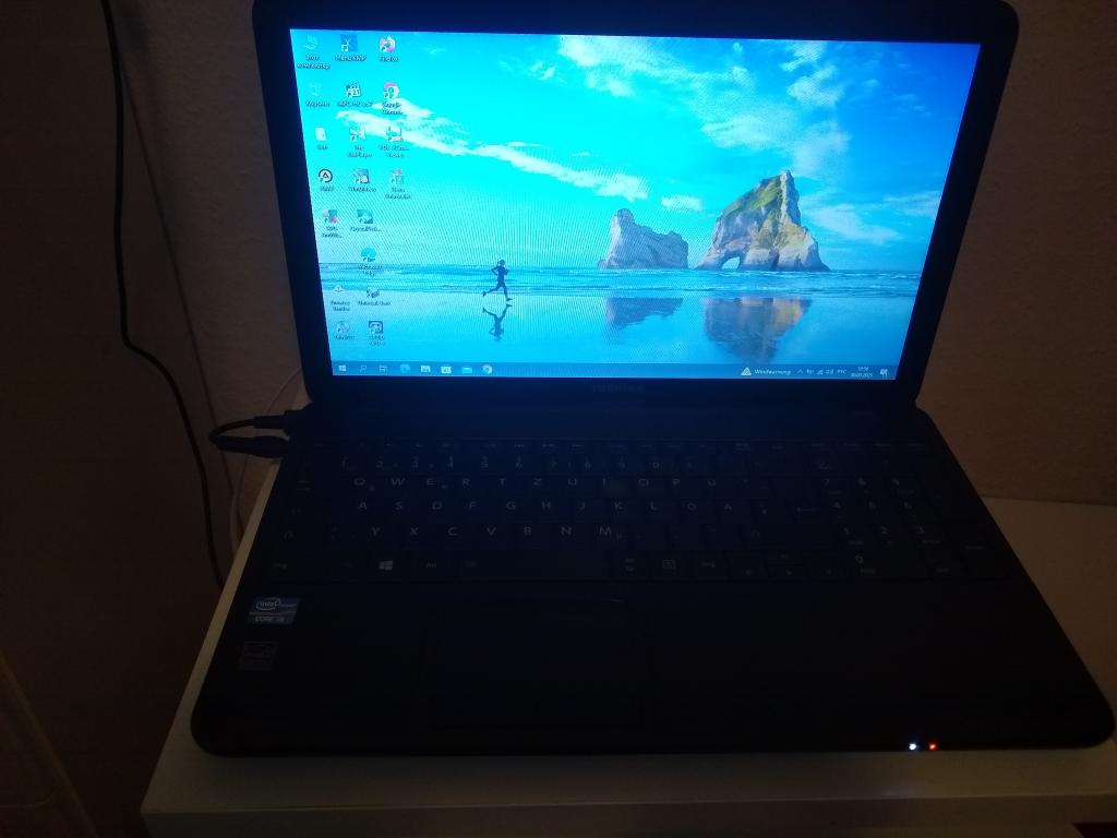Toshiba Satellite C850-1F2 - Intel Core i3 2370M / 2,4 ГГц т - HD Graphics 3000 - 6 GB DDR3 750 HDD