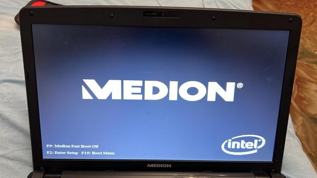MEDION AKOYA E7222 CORE I5 3GHZ 4GB + WIN 10 WF